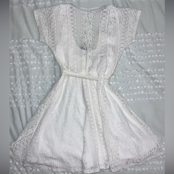 B Darlin Lace Short Sleeve V Neck Dress Size 1/2 - Picture 6 of 7